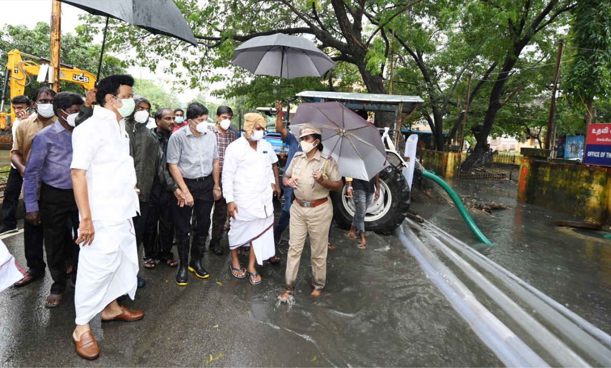 சென்னை வெள்ளமும் வடியவில்லை, வசை வெள்ளமும் தீரவில்லை! – உ.பி.க்களின் அட்ராசிட்டிஸ்!