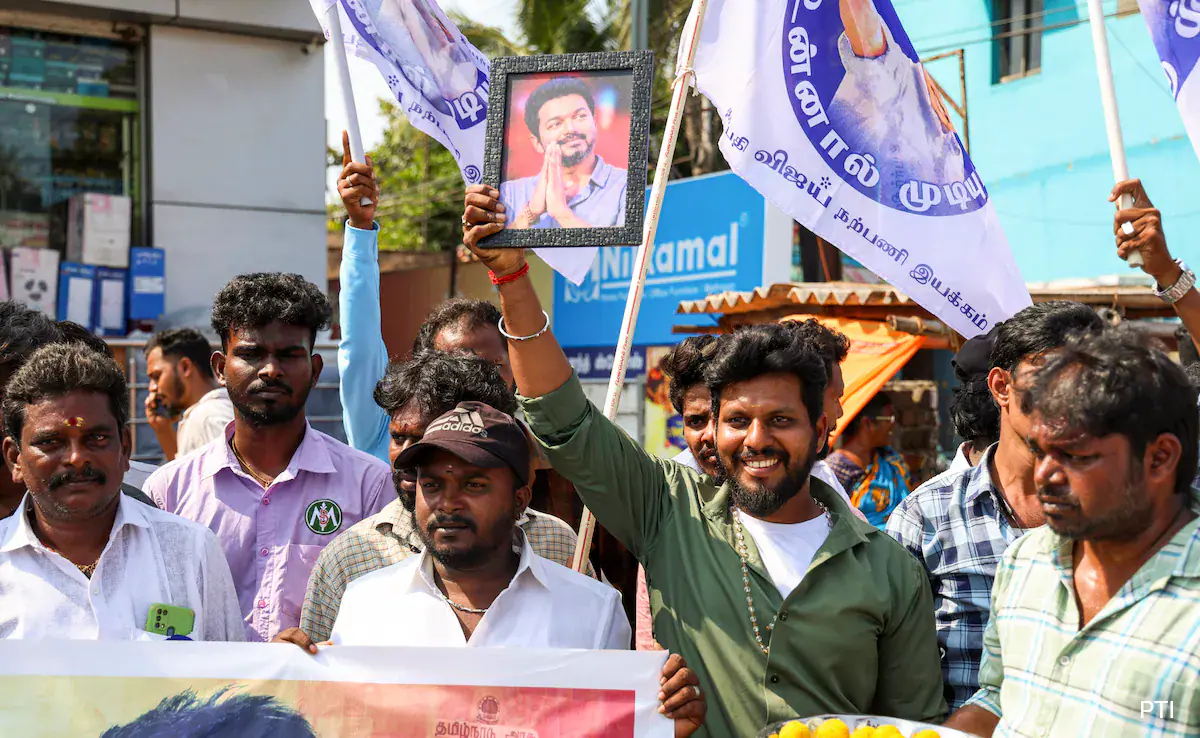 நடிகர்களை அரசியலுக்கு ஆயத்தமாக்கும் நற்பணி மன்றங்களின் பங்கு சமூகத்தில் என்ன?
