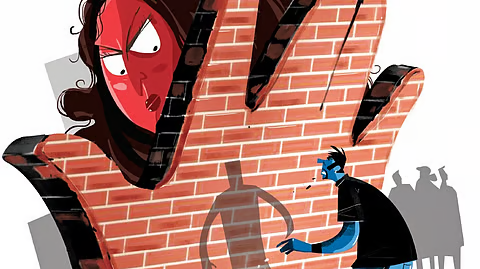 பெண் தொழிலளர் விடுதியில் ரகசிய கேமரா — பெண்கள் போராட்டம்